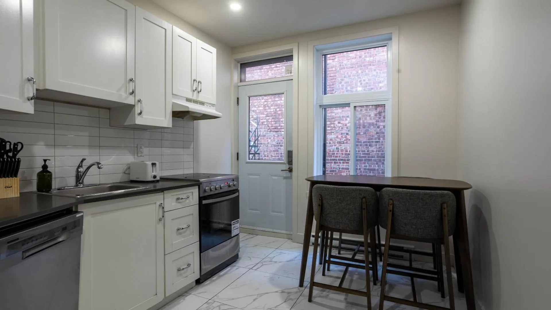 Vista Nook Light Filled 2Br In Mtl Apartment Montreal